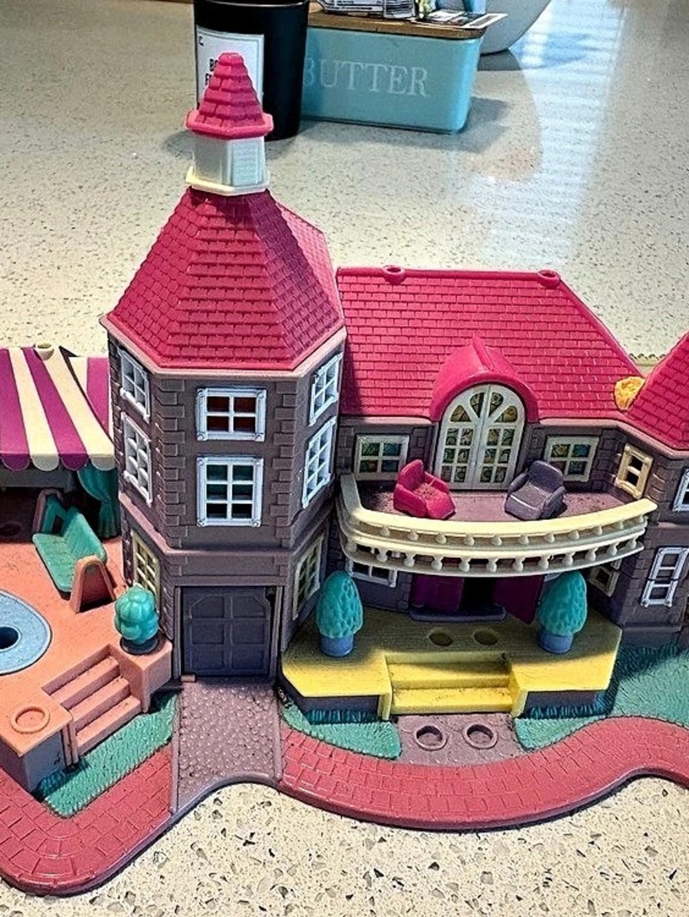 Polly Pocket Light-Up Magical Mansion Playset Pink & Yellow